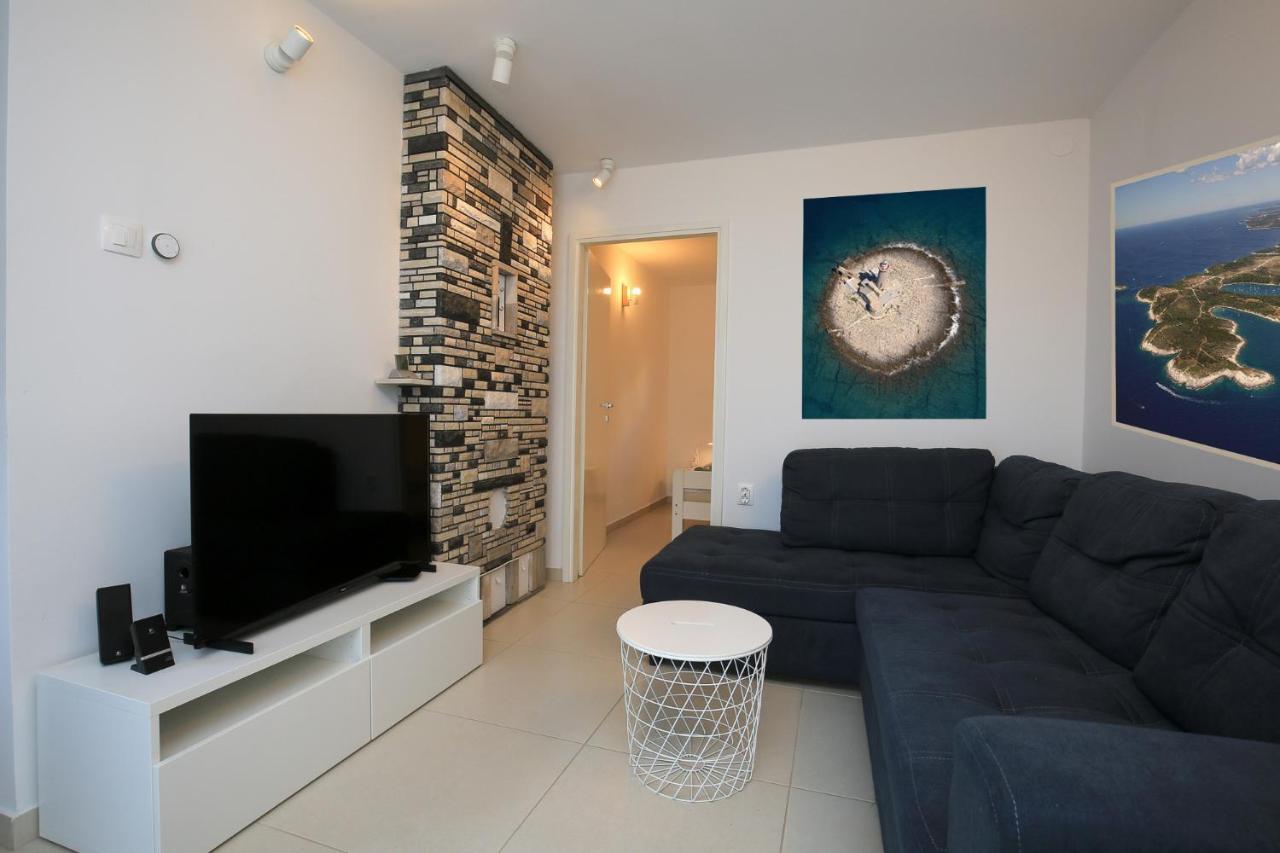 Apartmani Nena I Branko Premantura Exterior photo